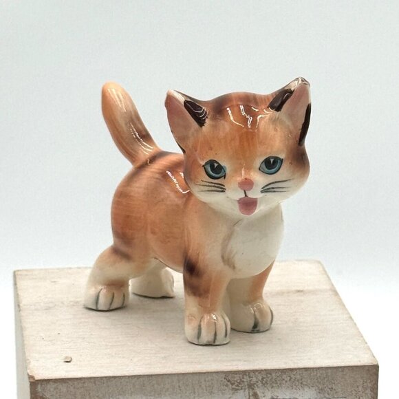 Vtg orange tabby statue standing kitten Cat Figurine Blue Eyes Japan - Picture 1 of 14